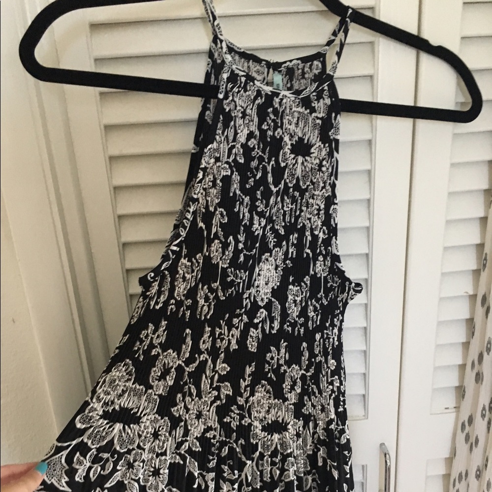 Urban outfitters black and white top