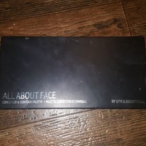 Concealer and contour pallette