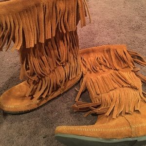 Minnetonka fringe boot