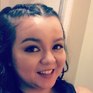 Meet your Posher, Claudia