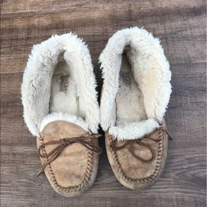 UGG Alena slippers size 6 used. Chestnut