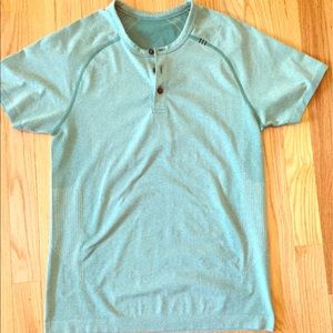 Lululemon Men's Athletic Shirt (S)
