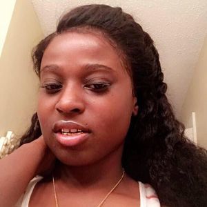 Meet your Posher, Dominique