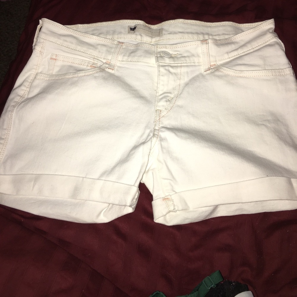 White LEVI shorts!