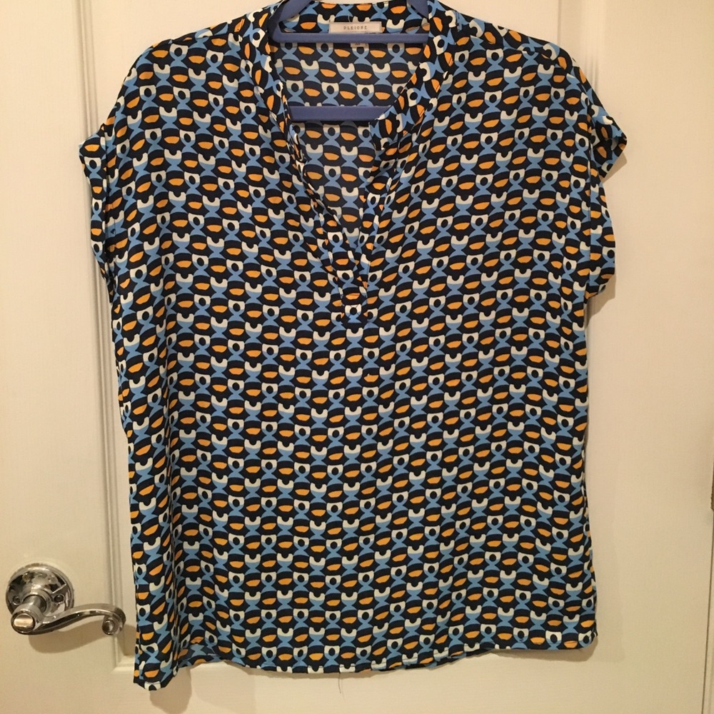 PLEIONE short-sleeve blouse