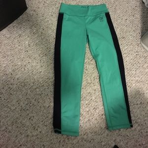 Gilly Hicks Cropped Leggings