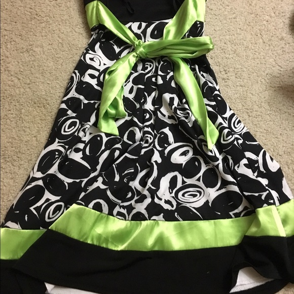 Black and white, green accented cocktail dress! - Picture 2 of 3