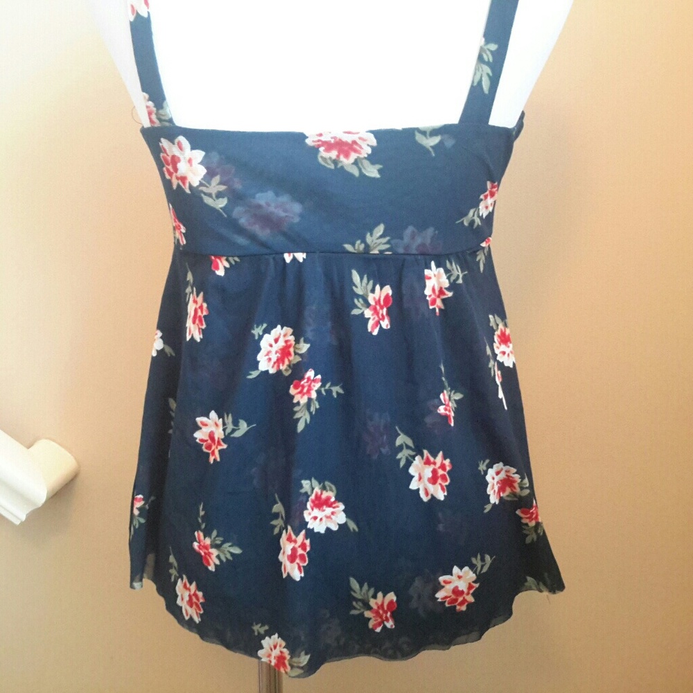 Cute Flowy Express Top - Picture 2 of 4