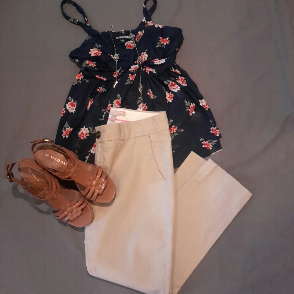 Cute Flowy Express Top - Picture 4 of 4