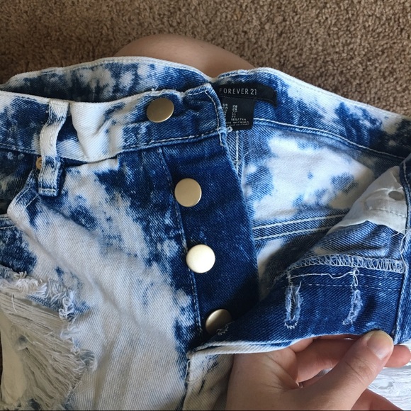 FINAL SALE Forever 21 Hi-Rise Jean Cut-off Shorts - Picture 4 of 4