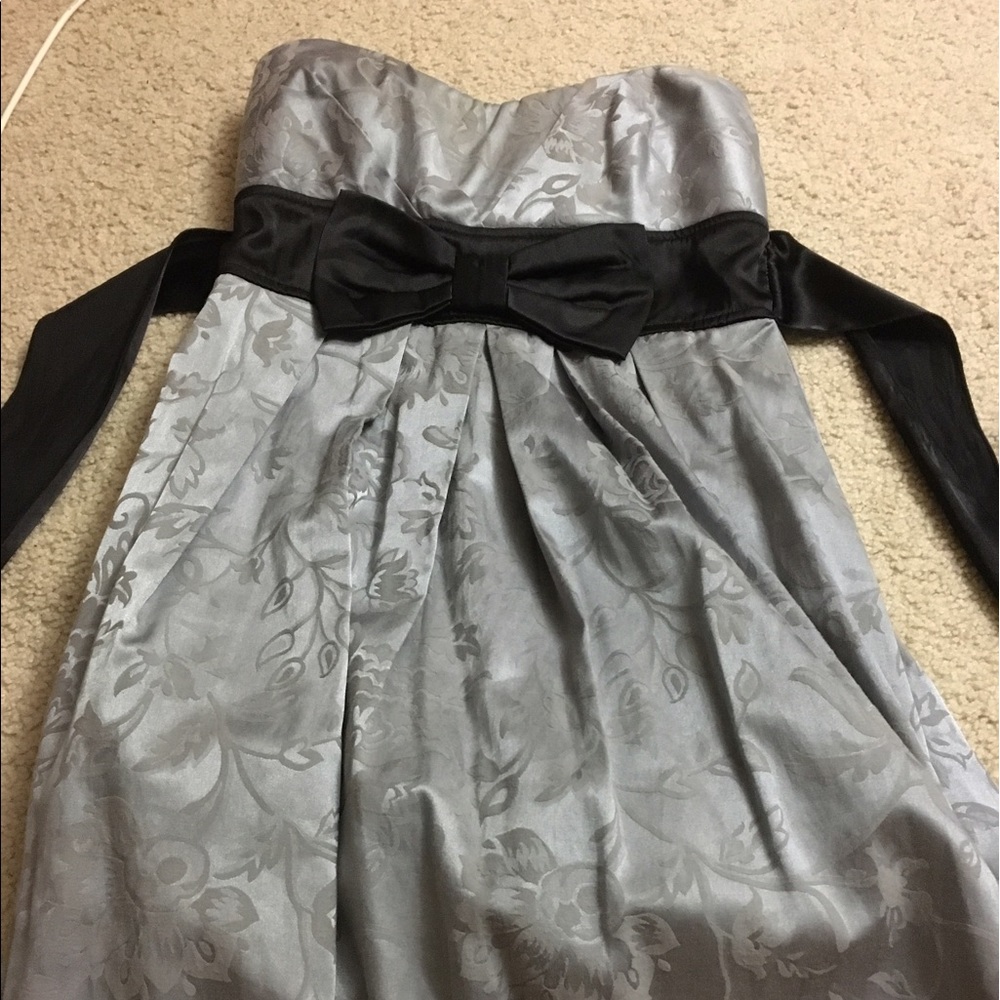 Super cute Grey short homecoming dress!