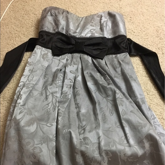 Super cute Grey short homecoming dress! - Picture 1 of 3