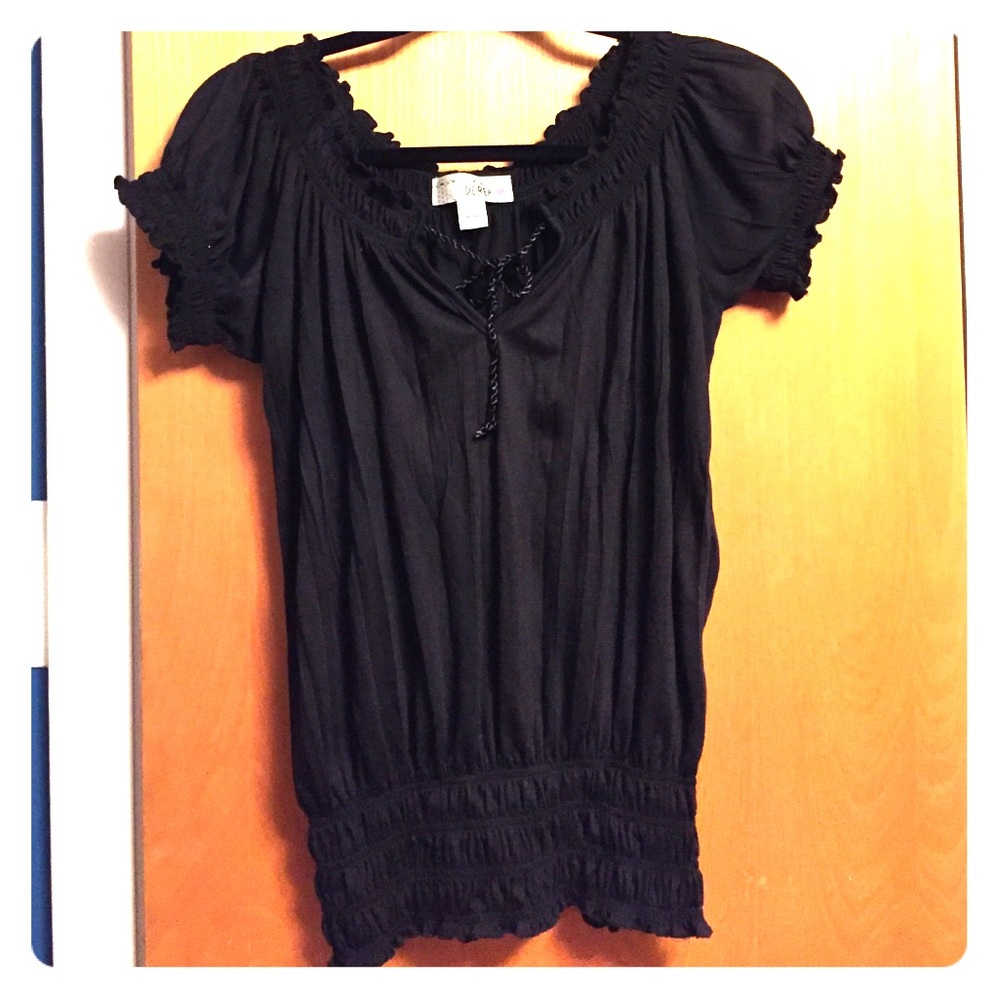 DONATED Super cute black peasant top