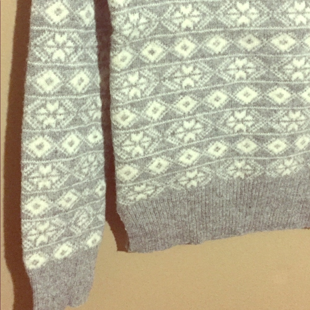 Sweater - Picture 4 of 4