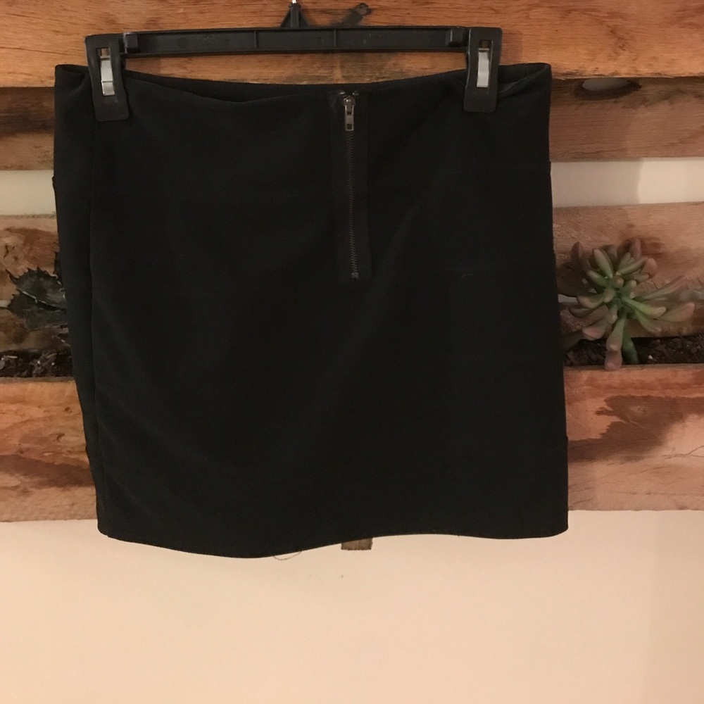 Black mini skirt - Picture 2 of 2