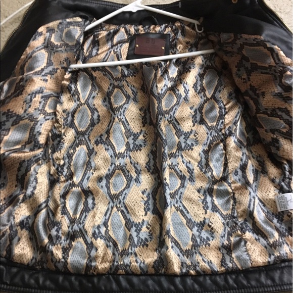 Black faux leather jacket! - Picture 2 of 4