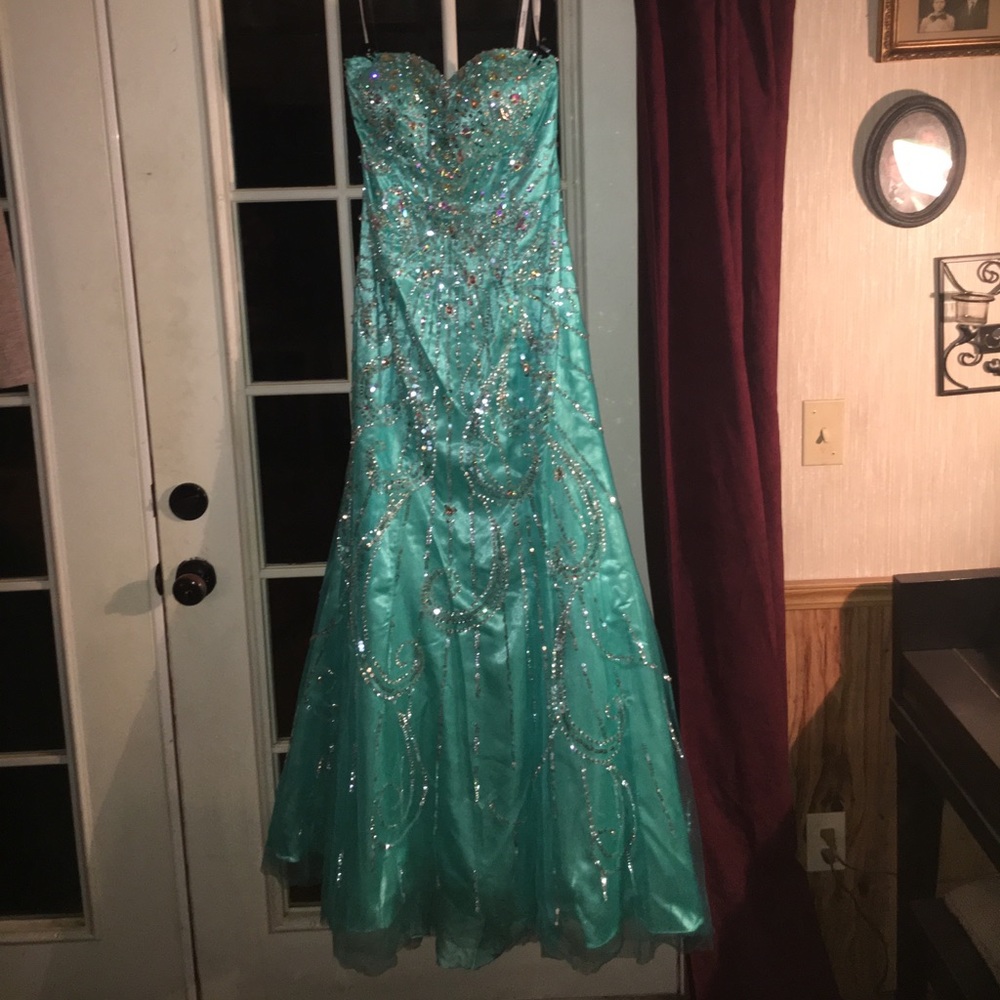 Stunning mermaid teal prom dress