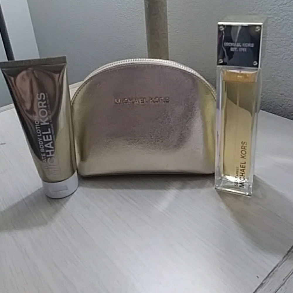 🚫SOLD ON MERC🚫Michael kors 3.4 oz perfume set