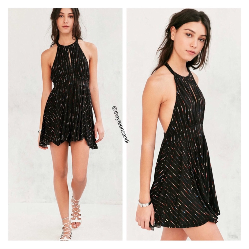 Urban Outfitters Ecote Deep Keyhole Pattern Romper - Picture 2 of 3