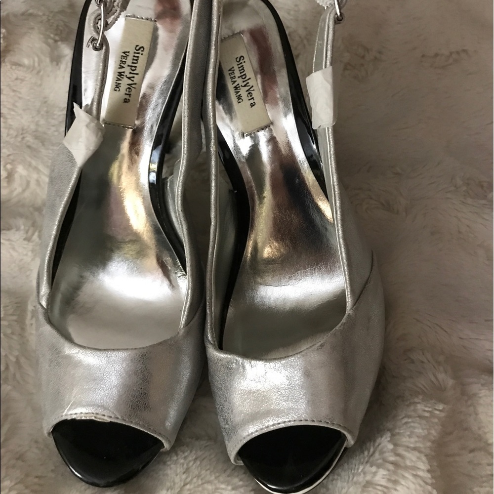 Vera Wang Heel