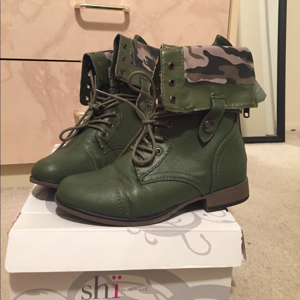 Army Green/Camo Combat Boots Size 7
