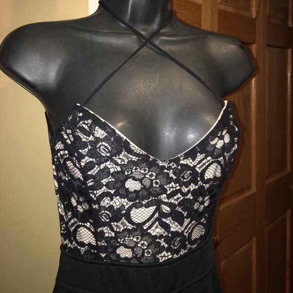 Dressy backless stretchy romper/jumpsuit with lace - Picture 2 of 6