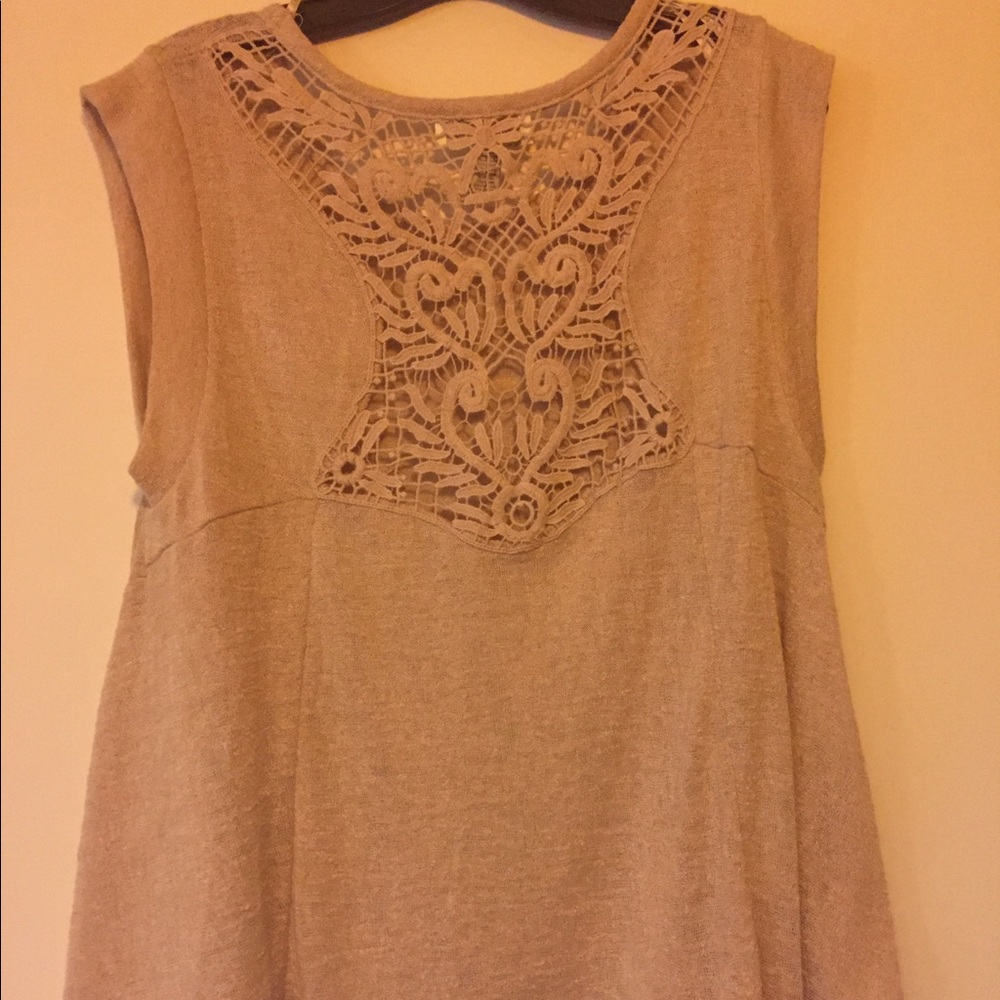 Women's beige sleeveless shirt