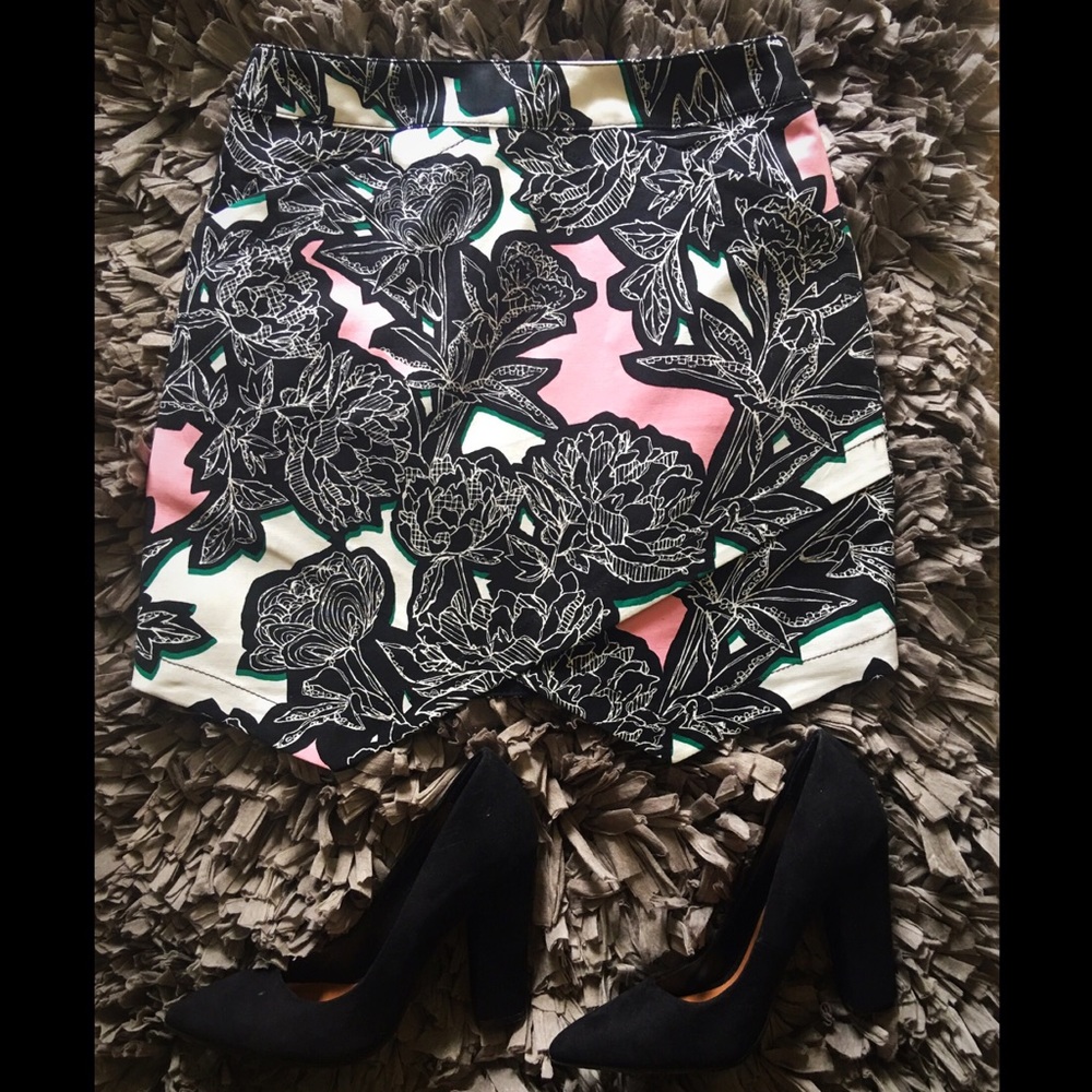 Express Mini Skirt Big Bold Floral Print Size 00