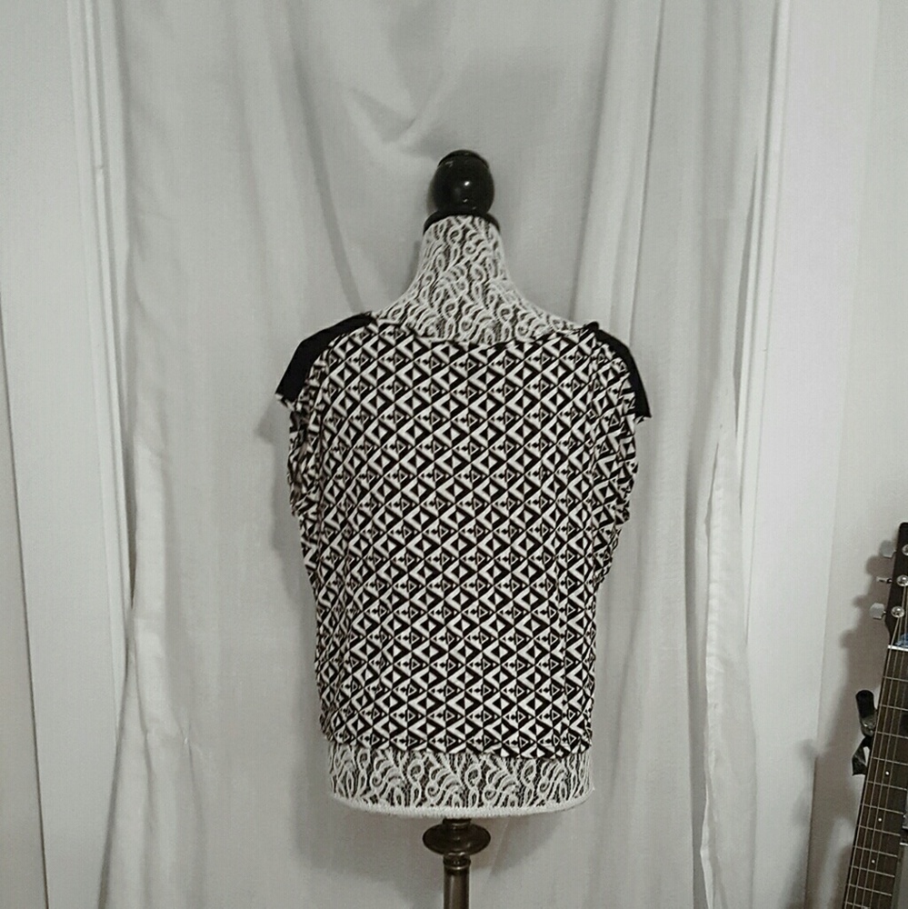 Patterned Tee - Picture 3 of 4