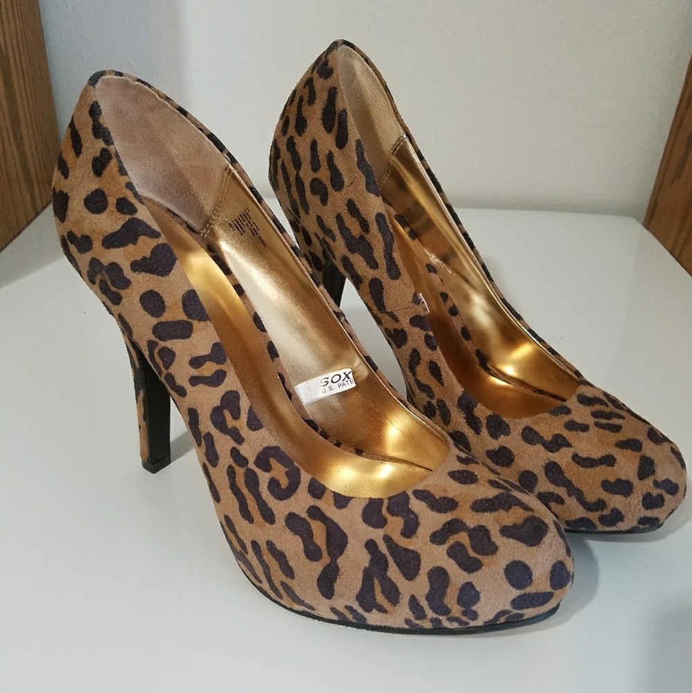 Leopard Suede Leather Pumps