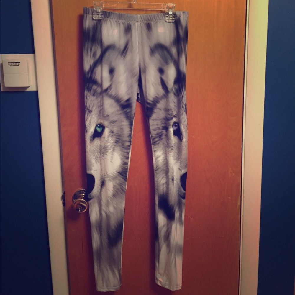 DONATED Wolf leggings!