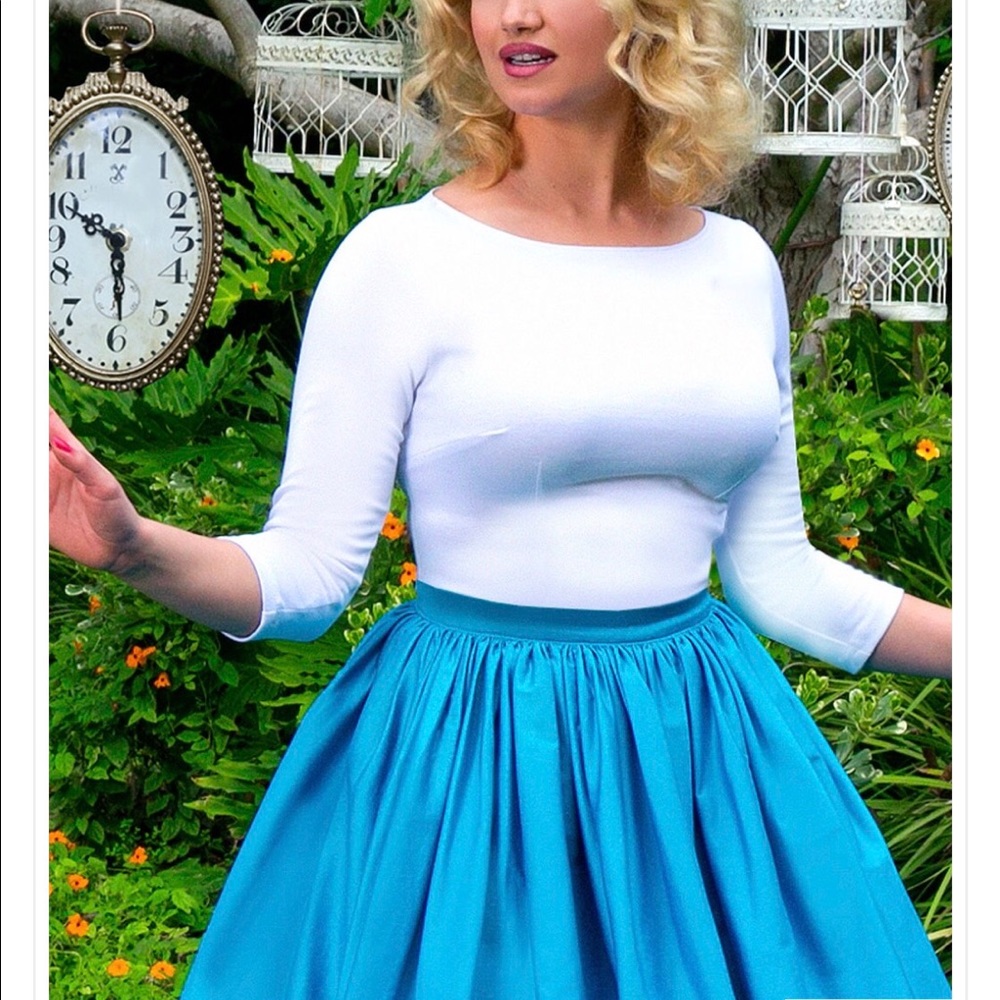 Pinup Couture - Laura Byrnes Sabrina top 4x