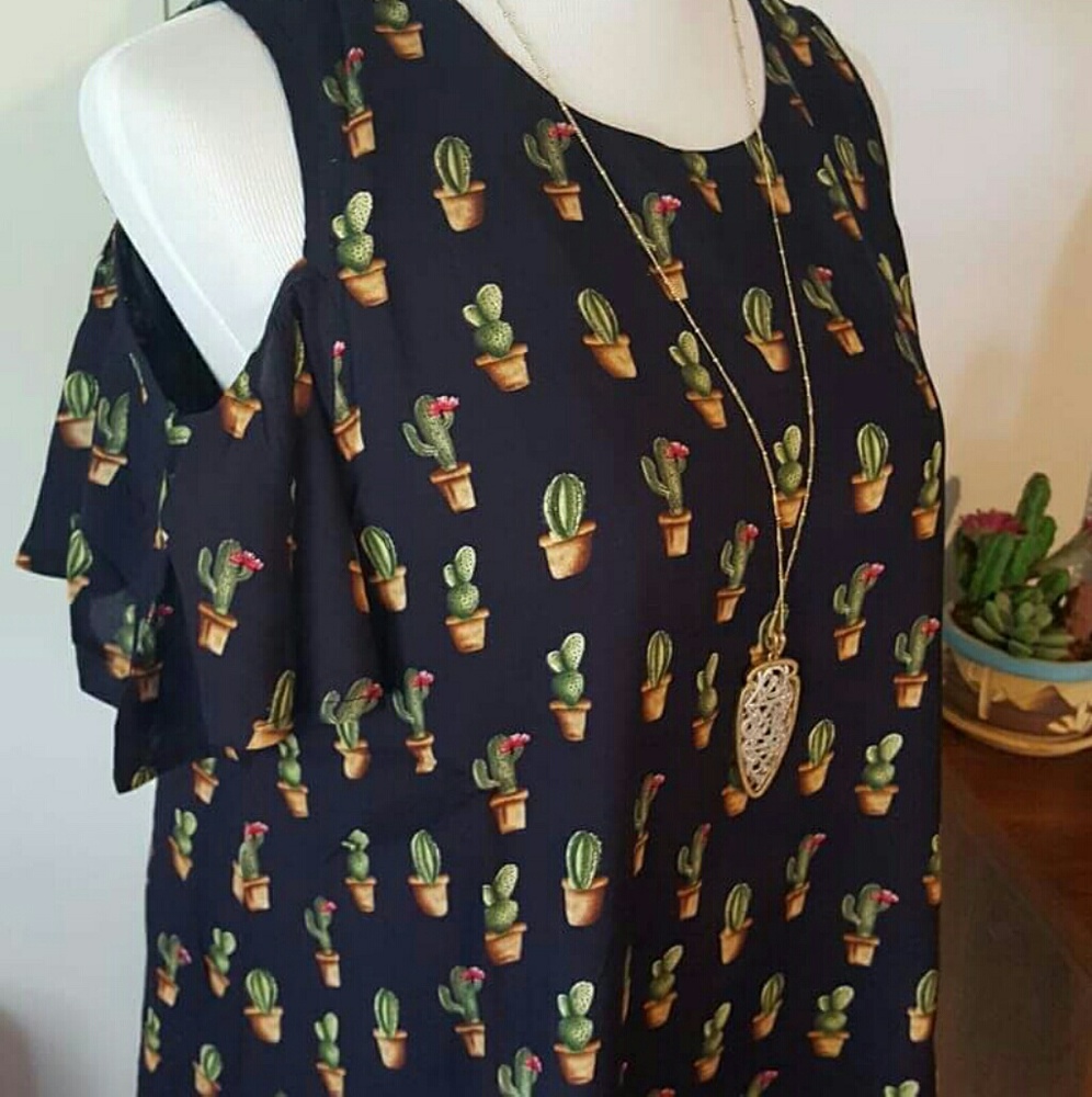 🌵cactus blouse sizes s and medium left!