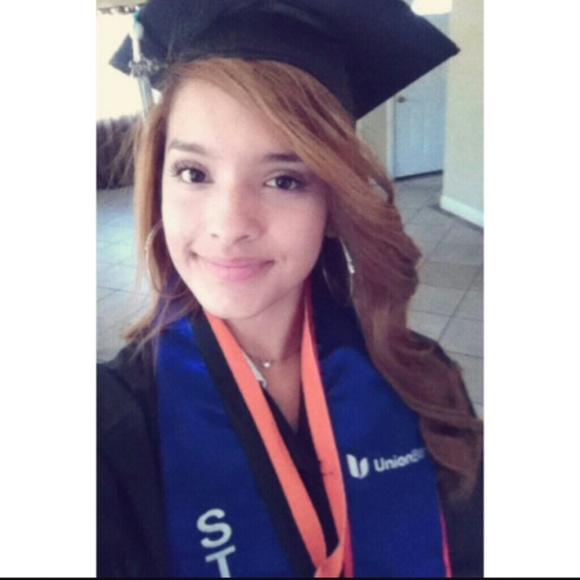 👒🎀Meet your seller posher 👒🎀 - Picture 2 of 4