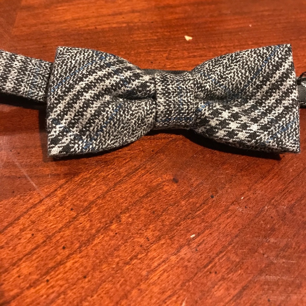 Bow tie