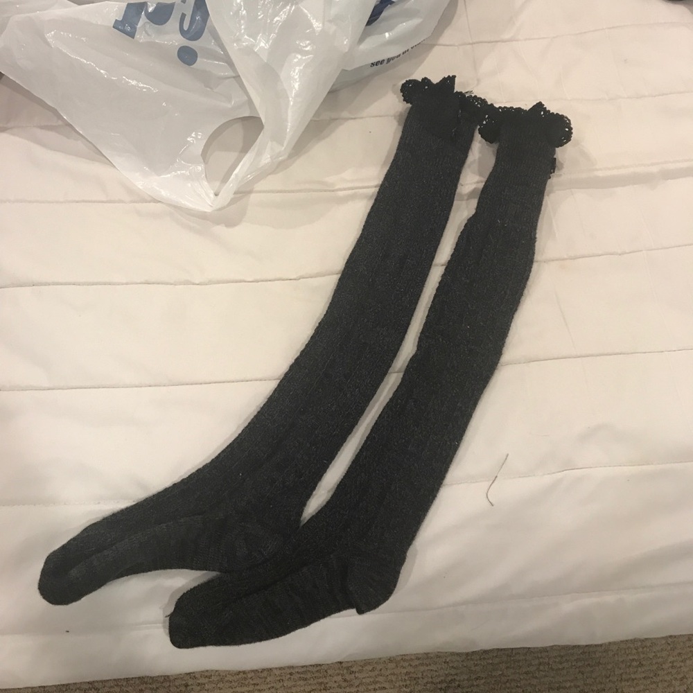 Knee high elastic frill band socks