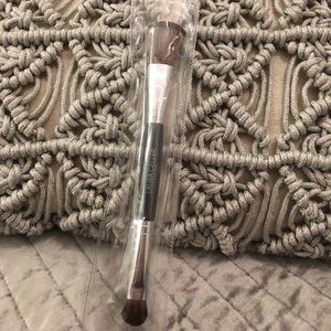 Laura Geller makeup brush