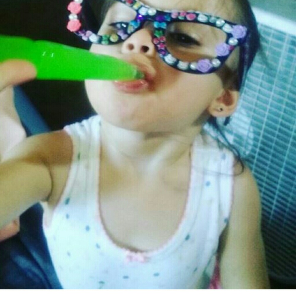 Meet your Posher, Gloria