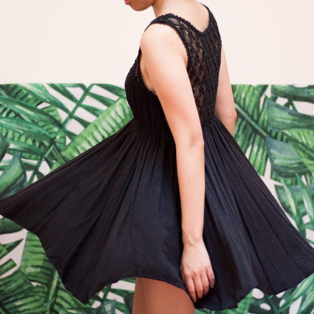 🚫SOLD🚫Free people flowy black dress crochet