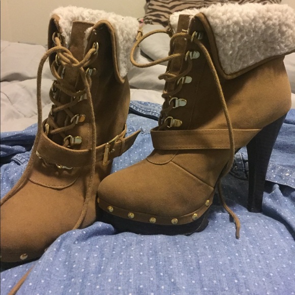 Stylish lace-up booties! - Picture 2 of 3