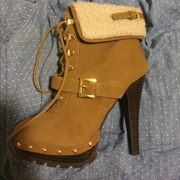 Stylish lace-up booties! - Picture 3 of 3