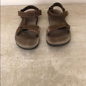 women's teva size 7