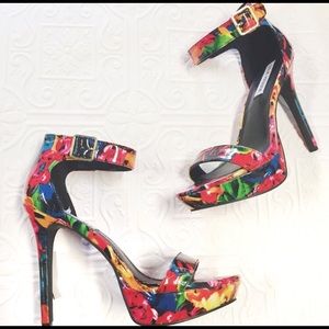Steve Madden Sacchi Floral Heel