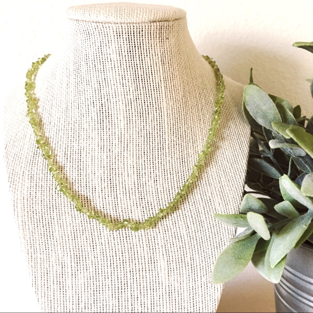 Green natural gemstone choker necklace
