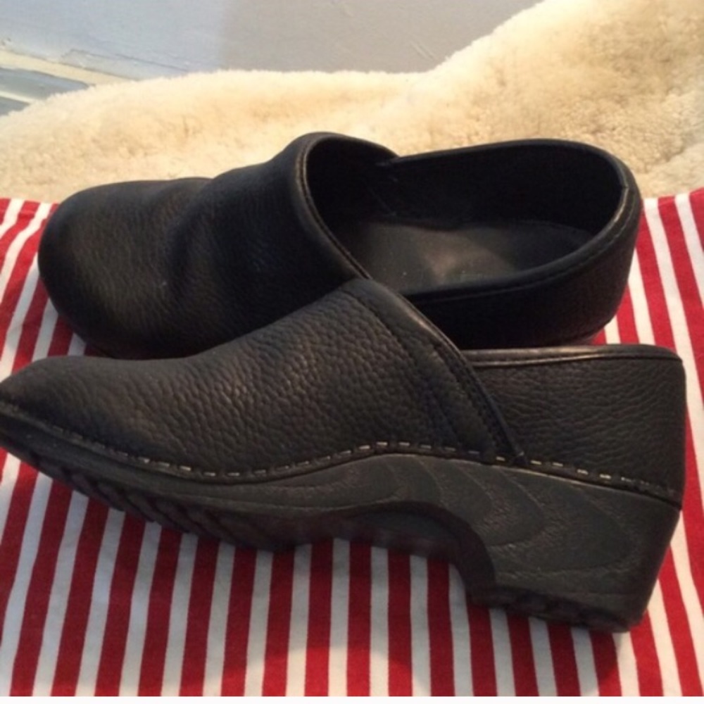 L.L. Bean black leather shoes