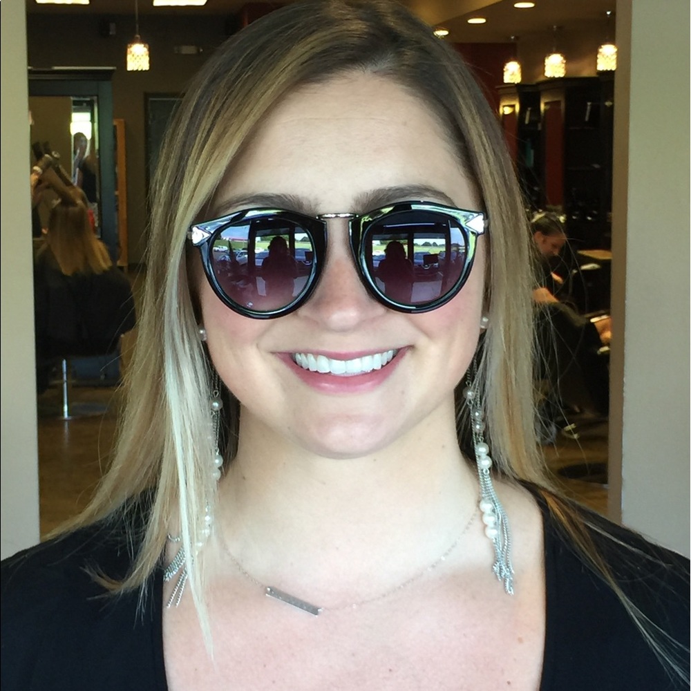 Cat eye sunglasses with chains