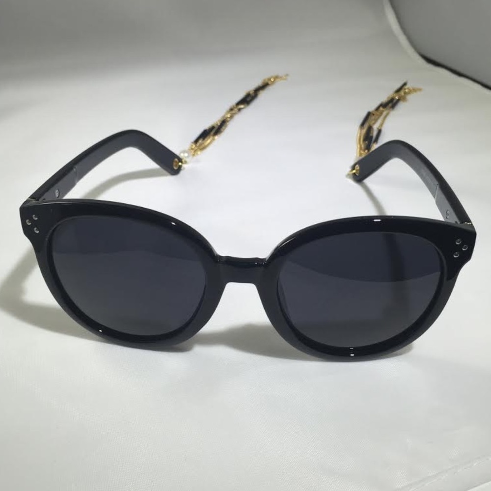Cat eye sunglasses with black and gold chains