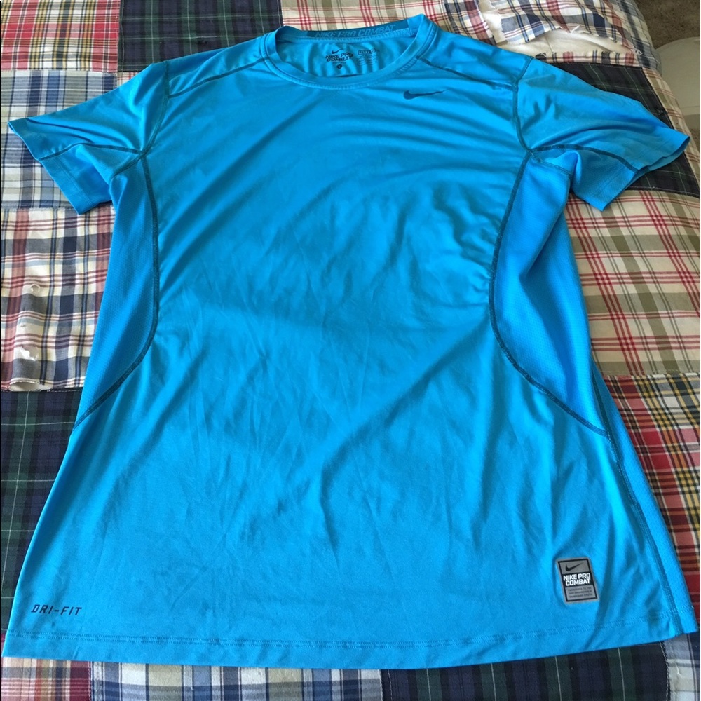 Nike dry fit t-shirt L