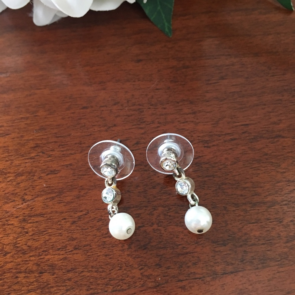 Pearl and crystal dangle earrings costume jewelry