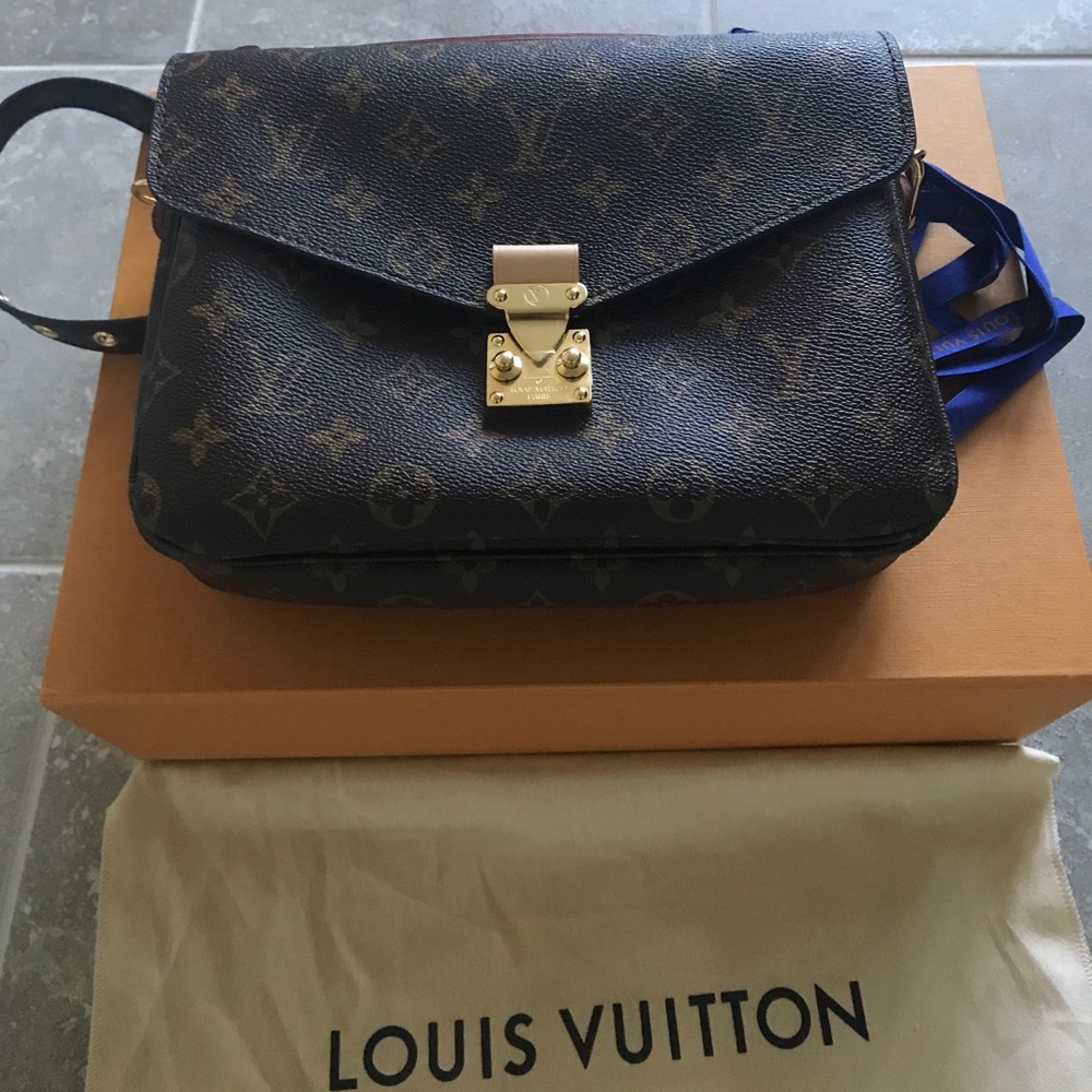 Auth brand new Louis Vuitton Metis bag